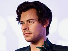 Фото Гарри Стайлса в мини-шортах оценили в сети фразой «женщины будут бросаться»