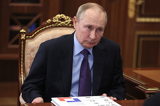 Путин получил в подарок книгу про инвестиции