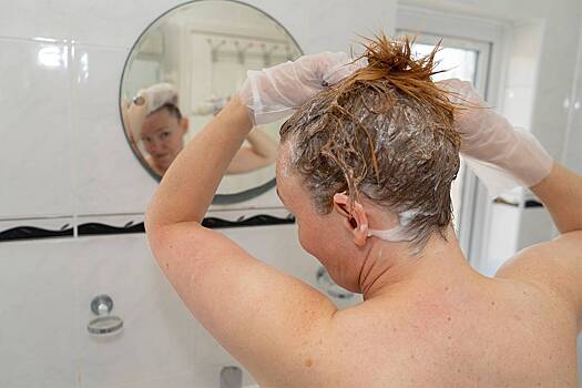 Дерматолог раскрыла три главных способа реже мыть голову