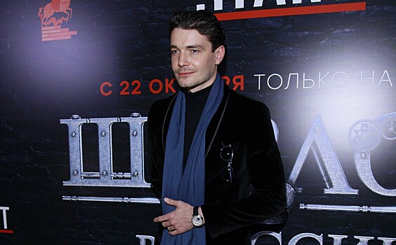 Испанский мачо: актер Максим Матвеев предстал в знойном образе перед гостями фестиваля «Новый сезон»