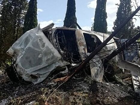 На крымской трассе разбилась и сгорела иномарка (ФОТО)