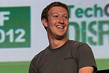 Стала известна зарплата рядовых сотрудников Facebook. Марк Цукерберг получает $1 в год