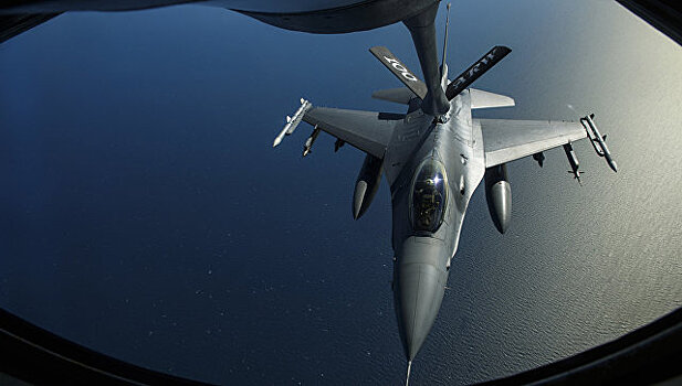 В НАТО не знали, чей самолет сопровождали F-16