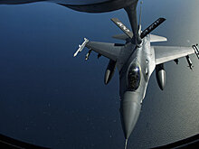 В НАТО не знали, чей самолет сопровождали F-16