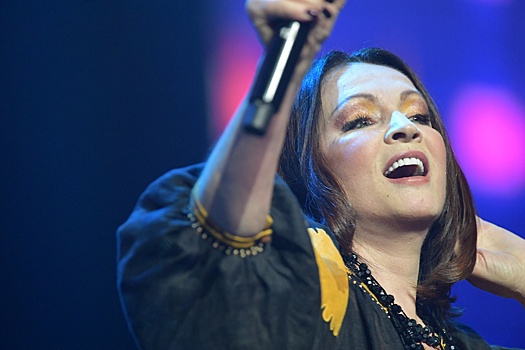 Москвичи выстроились в очередь на просмотр выставленной на продажу квартиры Софии Ротару