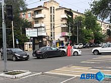 Четыре на одного: в центре Ростова столкнулись две иномарки