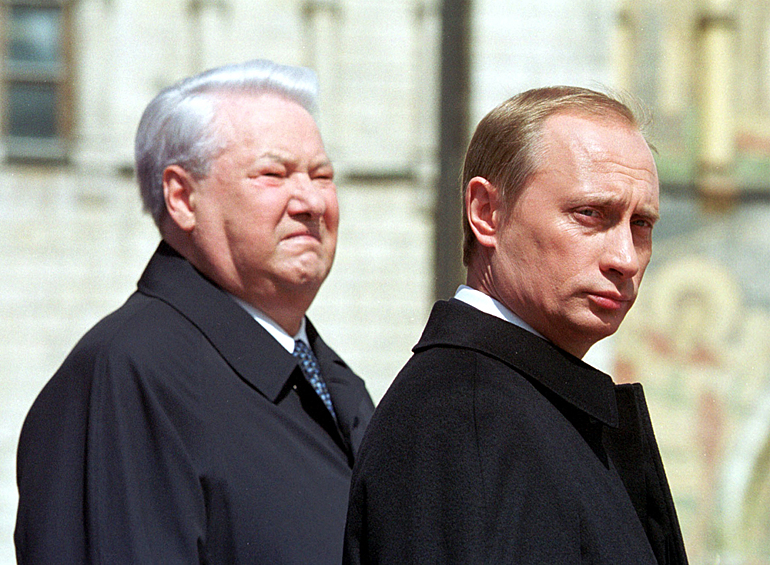 31 декабря 1999 года во время телеобращения к гражданам страны Борис Ельцин объявил о своем уходе в отставку. Исполняющим обязанности главы государства стал Владимир Путин. 