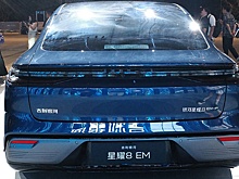Geely представила новый седан с низким расходом топлива
