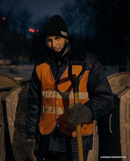 В результате у него собрались сотни тысяч долгов, которые он выплачивал бы годами, если бы не креативный фотограф Роман.