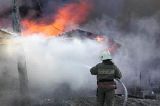 Две квартиры выгорели в жилом доме посёлка Фурмановка