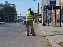 Поврежденное военной техникой дорожное покрытие в Ростове восстанавливают 11 бригад