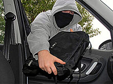 Читинец украл из машины рюкзак с деньгами