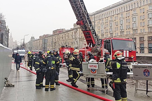Прокуратура взяла на контроль установление причин пожара в Театре Сатиры