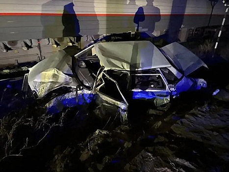 В Ростовской области автомобиль столкнулся с пассажирским поездом, прокуратура проводит проверку