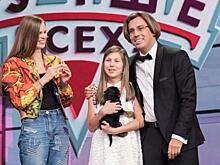 Как Дед Мороз: Галкин подарил девочке породистого щенка, о котором она мечтала