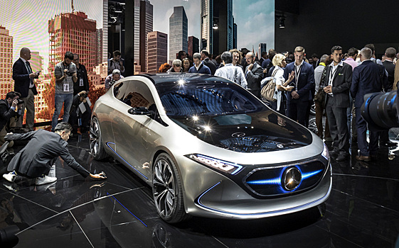 Фотогалерея: Дважды электрический Mercedes EQA Concept