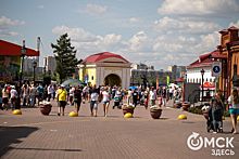 Почётные омичи и петрово войско: День города начался с Омской крепости