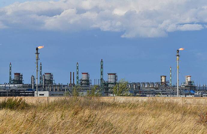 «Газпром» сократил прокачку газа через Украину