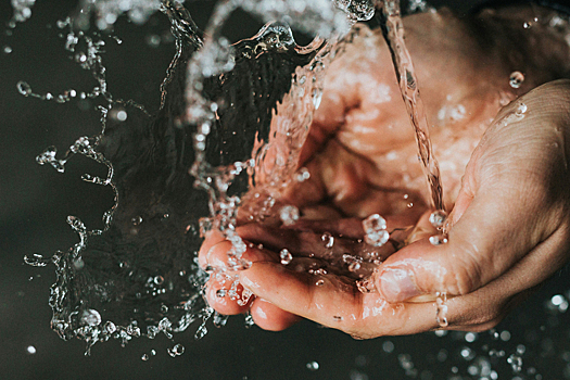 Найдена причина образования «морщин» на пальцах в воде