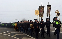 Сотрудники ГИБДД прошли крестным ходом по опасному участку трассы в Краснодаре