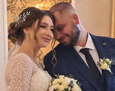 Молодожёны Алина и Дима Полежаевы поженились в День района (видео)