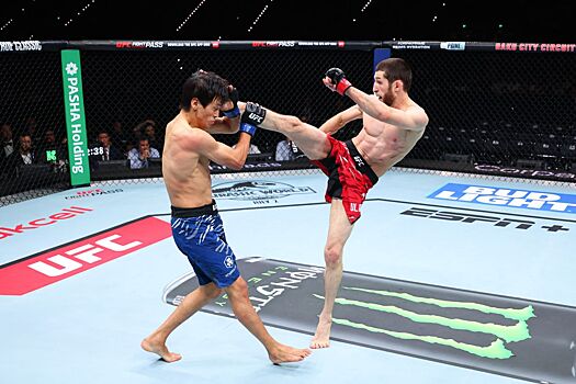 Тагир Уланбеков победил Азата Максума на турнире UFC в Баку