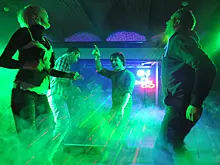 Спортсмен и его подруга избили девушек в ночном клубе