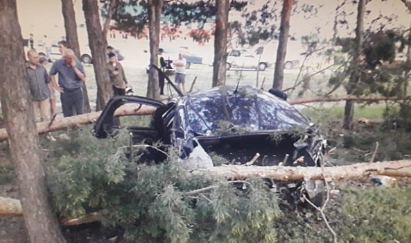 В Воронеже Ford влетел в опору электропередач: водитель погиб