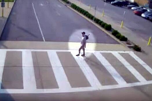 Мужчина угнал экскаватор в надежде успеть на авиарейс