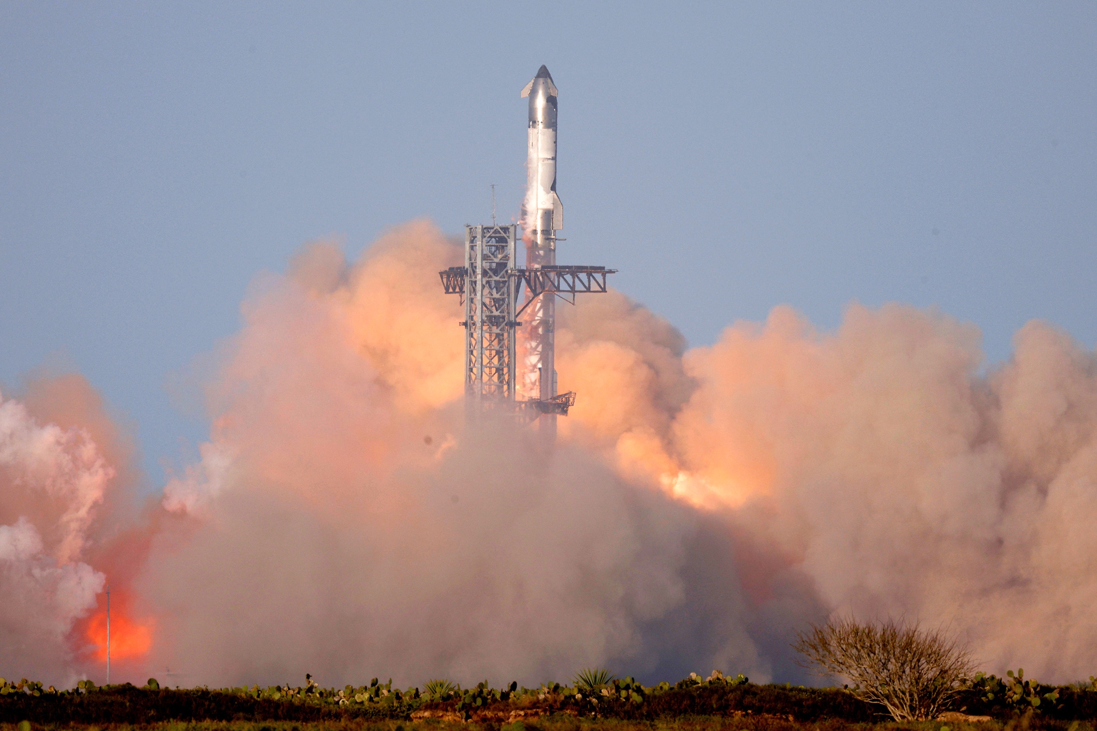 SpaceX впервые повторно запустила использованный ракетный ускоритель Super Heavy