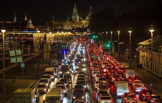 ЦОДД: десятибалльные пробки в Москве "рассосутся" после 20:00
