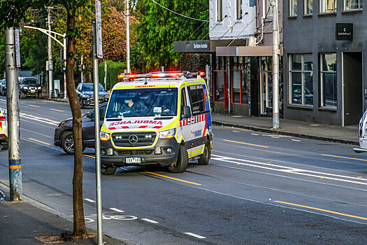Подросток борется за жизнь после того, как нападавшие облили его бензином и подожгли
