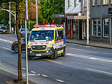 Подросток борется за жизнь после того, как нападавшие облили его бензином и подожгли