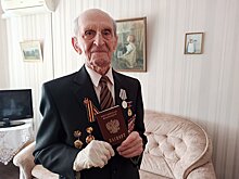 В Ростовской области вручили паспорт РФ ветерану, проживавшему 10 лет без гражданства