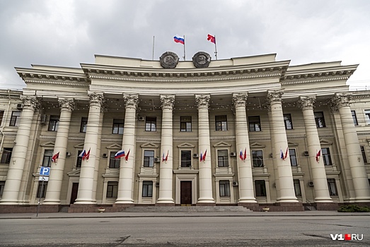 «Чиновники не хотят потеть»: волгоградская обладминистрация нарушила постановление Дмитрия Медведева