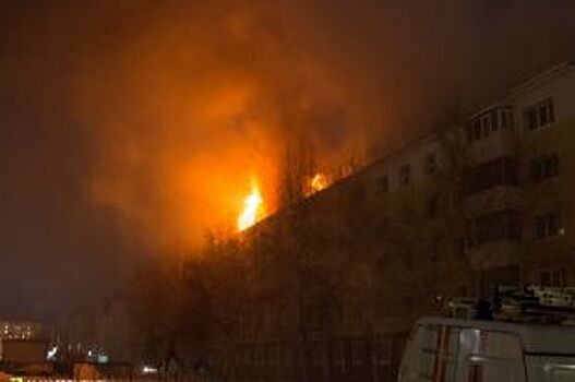 Режим ЧС объявлен в районе загоревшегося накануне дома в Нижневартовске