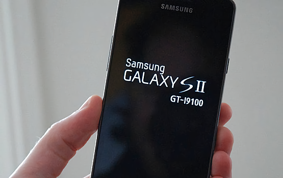 Новейший Android 12 запустили на флагмане Samsung 11-летней давности