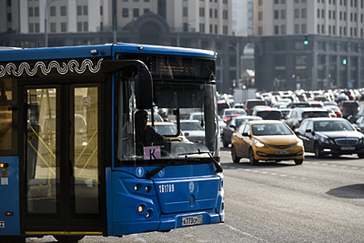 В столице при резком торможении автобуса пострадали трое детей и двое взрослых