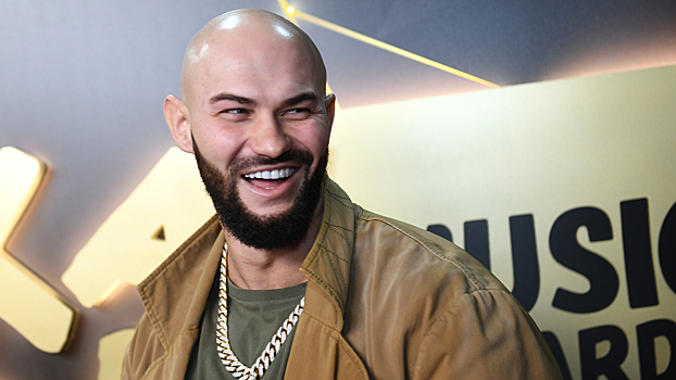 Джиган разделся на сцене во время концерта