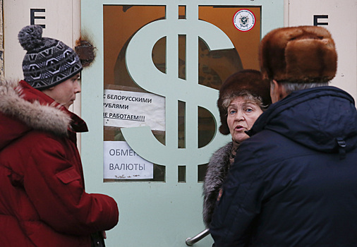 Россия сократит зависимость от доллара в ответ на санкции