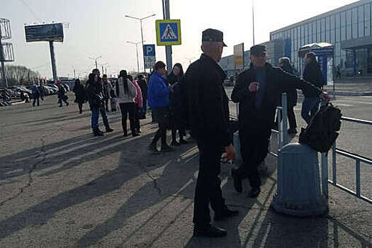 В омский аэропорт временно не пускали пассажиров
