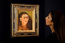 Автопортрет Фриды Кало ушел с молотка за рекордные 2,5 млрд рублей