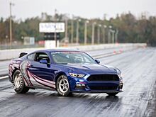 Смотрите, как 1502-сильный Ford Mustang Cobra Jet встает на дыбы на старте