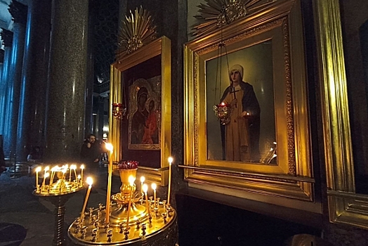 Священник объяснил, кому молиться, если нервы не справляются с натиском новостей и сбоями связи