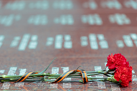 День Победы в Казахстане. Российские дипломаты почтили память героев войны у памятника Ивану Панфилову в Астане