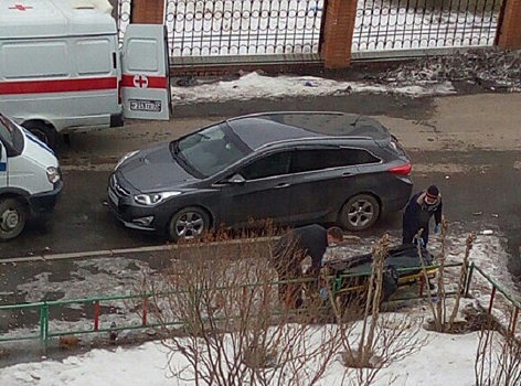 В районе ДОК «Красный октябрь» прохожие нашли на тротуаре тело мужчины