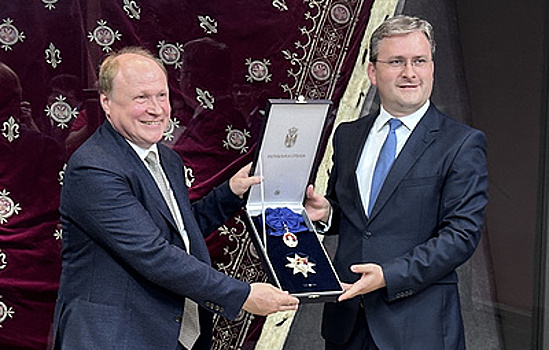 Экс-советнику президента РФ по культуре Толстому вручили в Сербии госнаграду