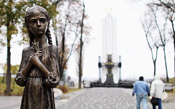 Украинская община в Канаде воздвигла мемориал жертвам Голодомора