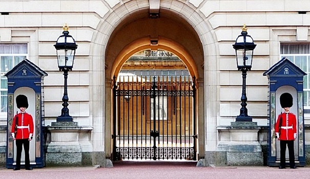 Британцам снова запретят собираться большими компаниями