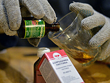 Омский пенсионер припас для себя 13 коробок боярышника и сотни литров спирта